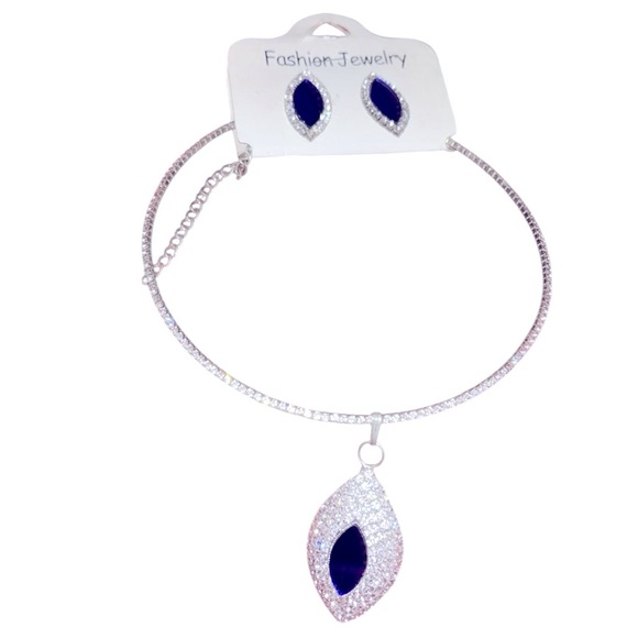 Elegant Silver and Blue Necklace Set - Picture 14 of 14